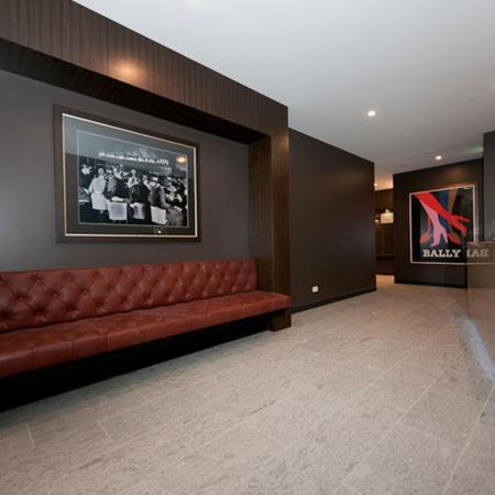 Discover Urban Bliss In Our 1-Bedroom King Bed Apartment! City Views And Cultural Gems ブリスベン エクステリア 写真